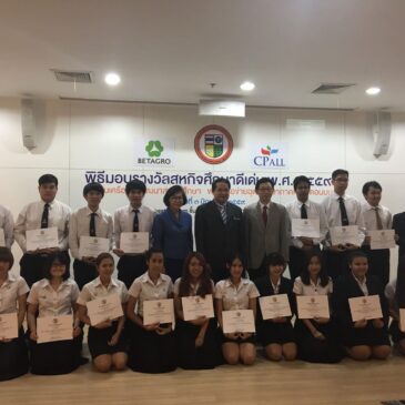 ขอแสดงความยินดีกับ นางสาวปิยะนุช  หงษ์ทอง  นิสิตสาขาการจัดการโลจิสติกส์